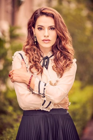 Melia Kreiling nude 5