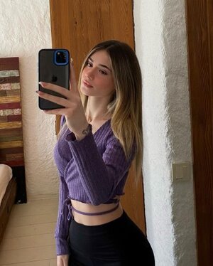 Melike Saygin nude 6