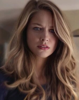 Melissa Benoist nude 11