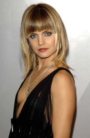 Mena Suvari nude 5