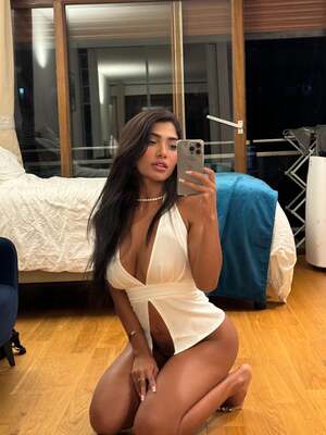 Mia Cooper nude 8