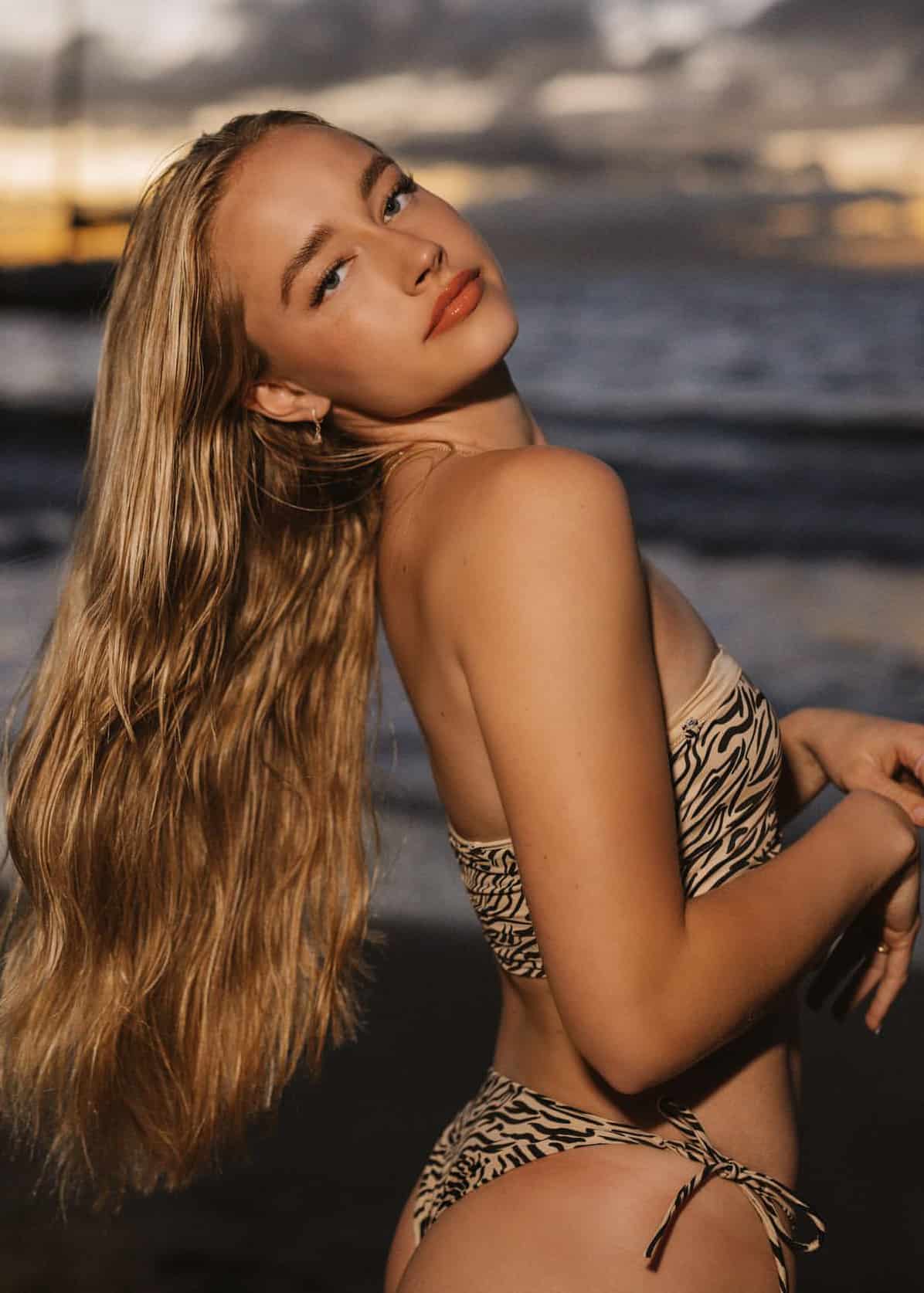 Mia Mastrov nude 5
