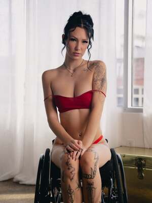 Mia Moxiee