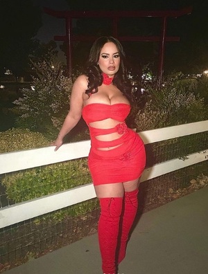 Mia Posh nude 5