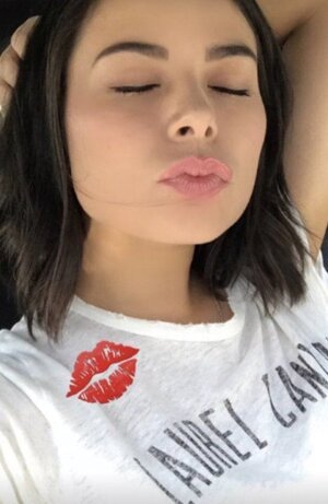 Miranda Cosgrove nude 12