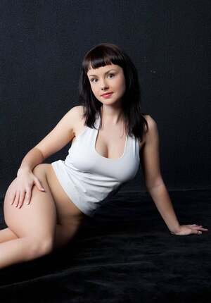 Mirelle A nude 4