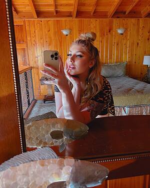 Miss Amanda nude 12