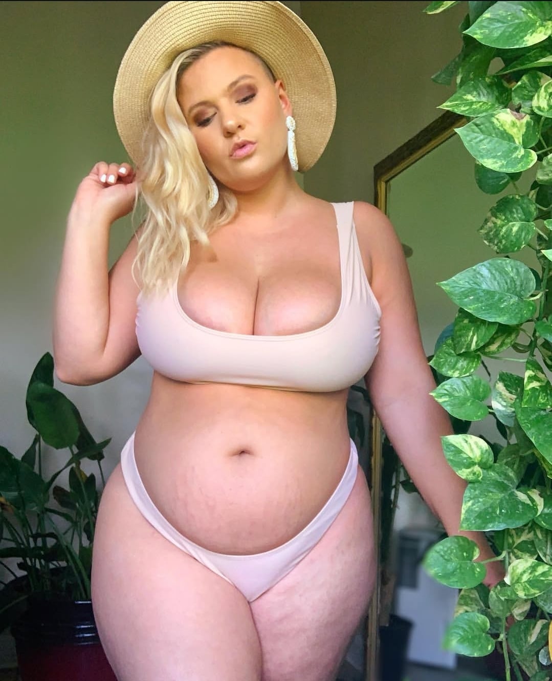 Miss Mad Love nude 12