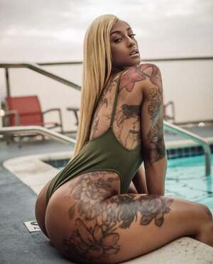 Mizz Twerksum nude 6