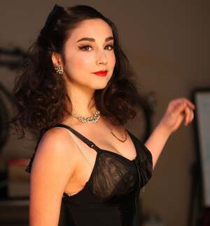 Molly Ephraim nude 9