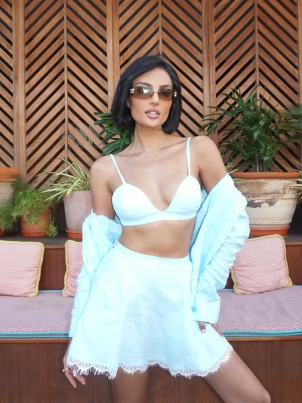Mona Mni nude 4