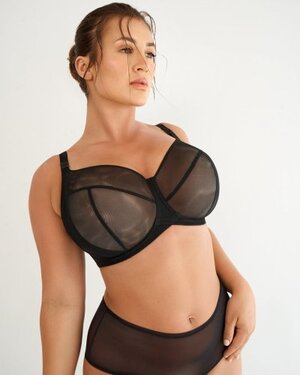 Monique Hristovska nude 5