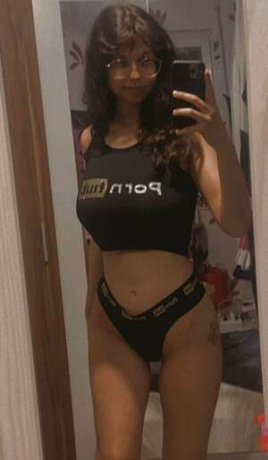 Monisuea nude 3