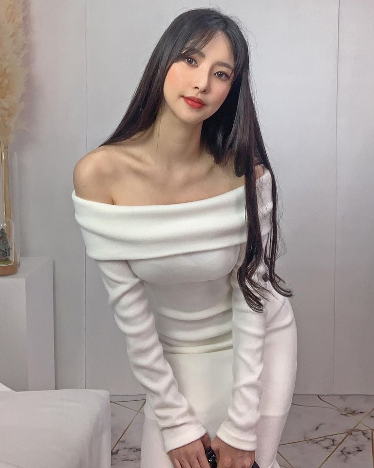 Monobin. J nude 4