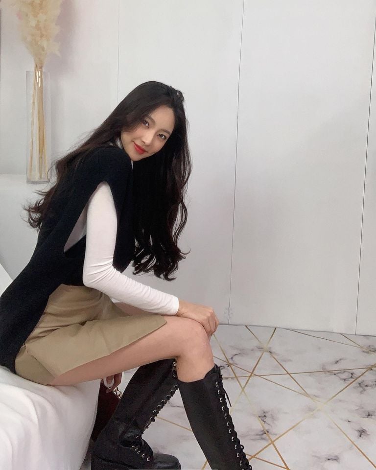 Monobin. J nude 8