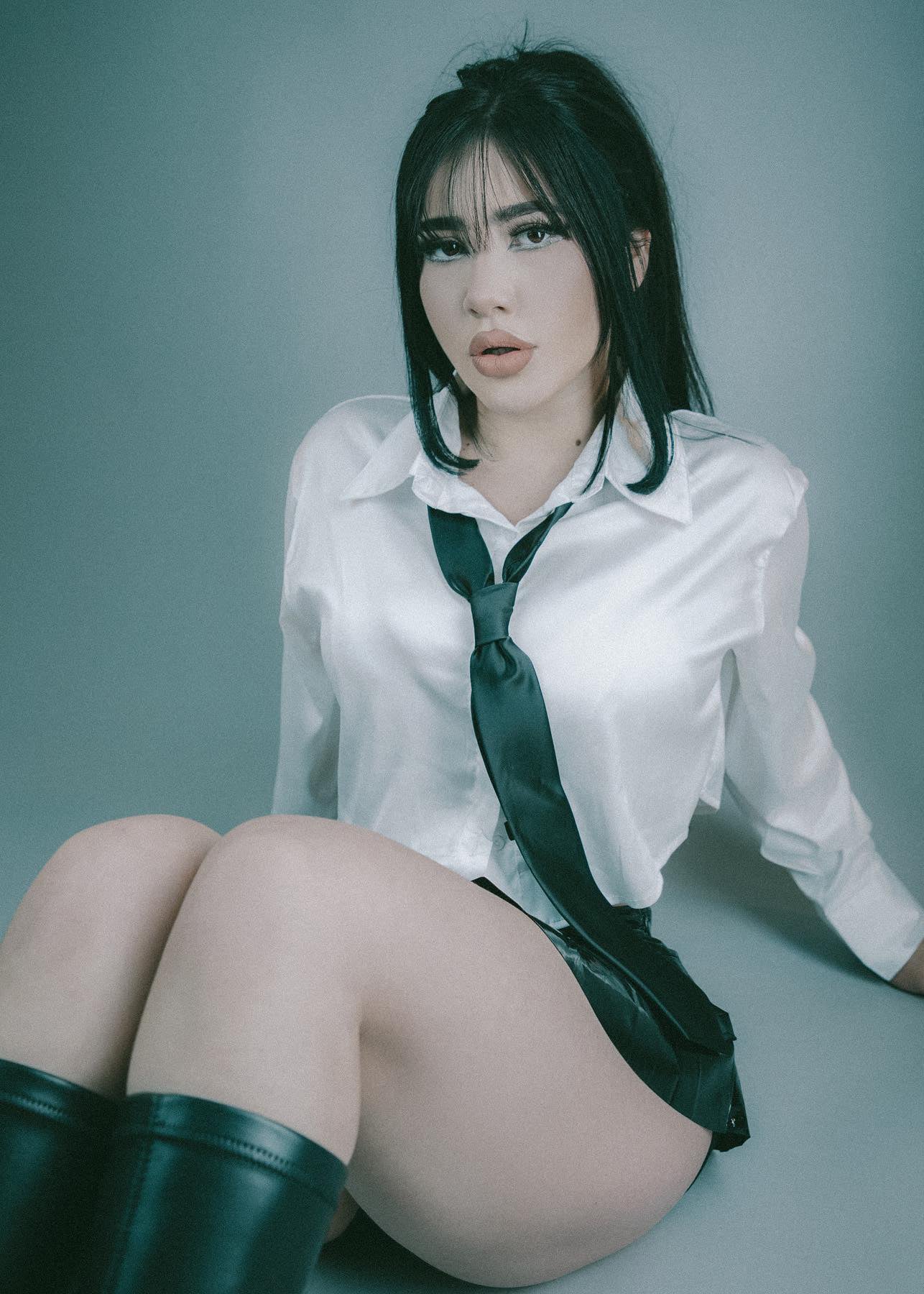 Mont Pantoja nude 2
