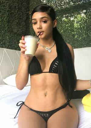 Mulan Vuitton nude 1
