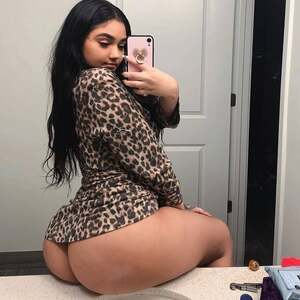 Mulan Vuitton nude 10