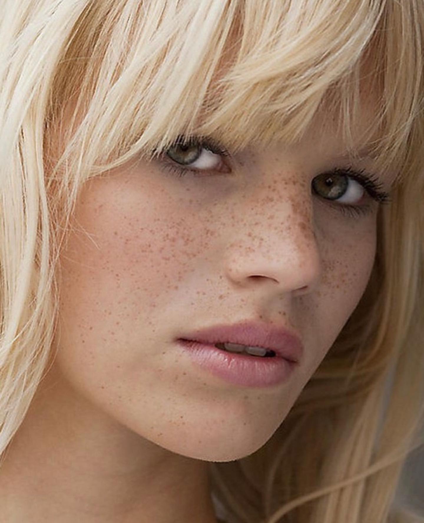Nadine Leopold nude 5