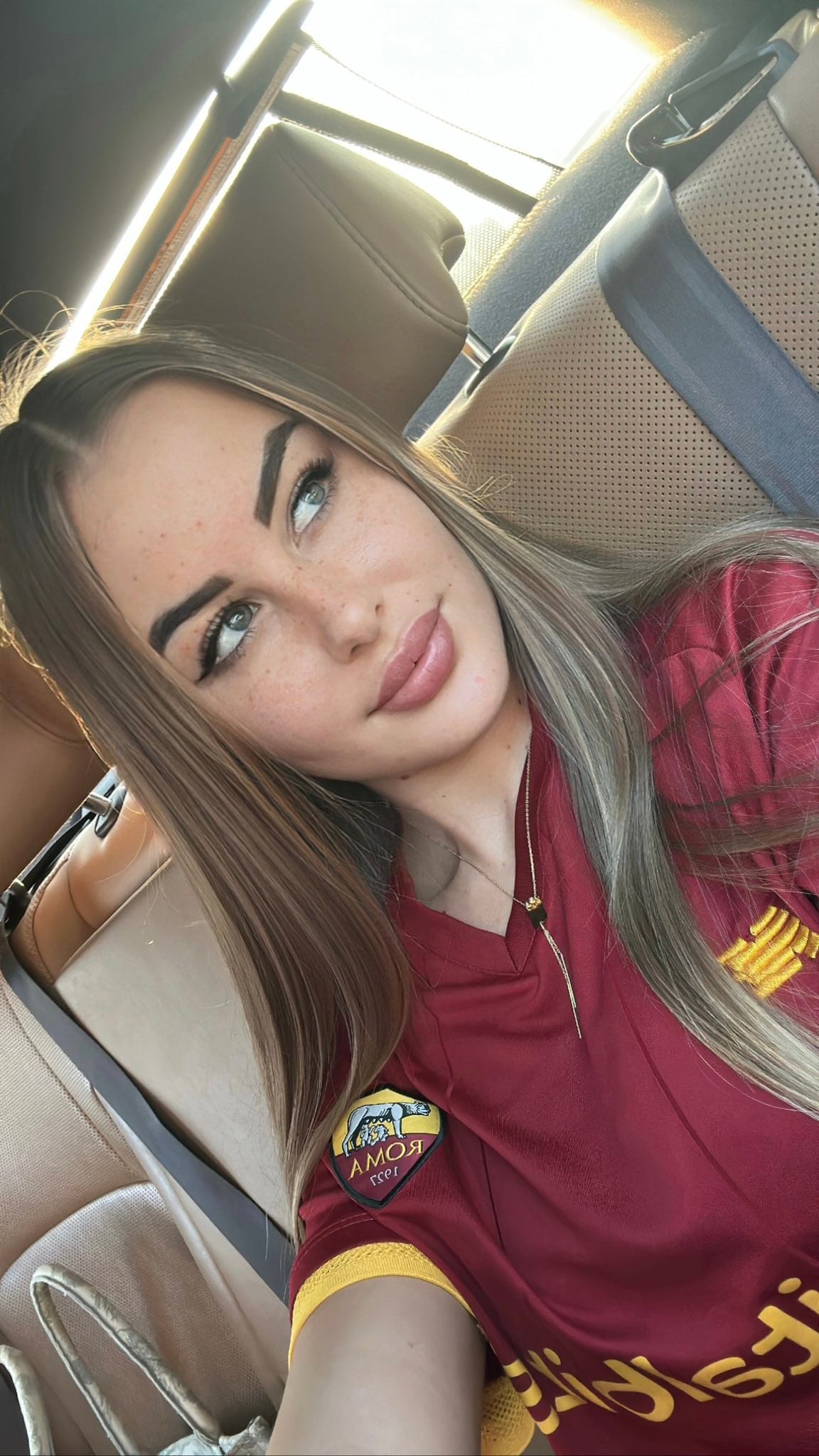 Nanda Alfi nude 8