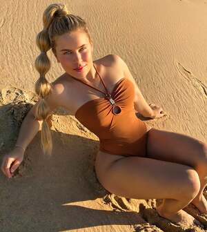 Nani Gazinski nude 11