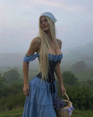 Naomi Aiello nude 8