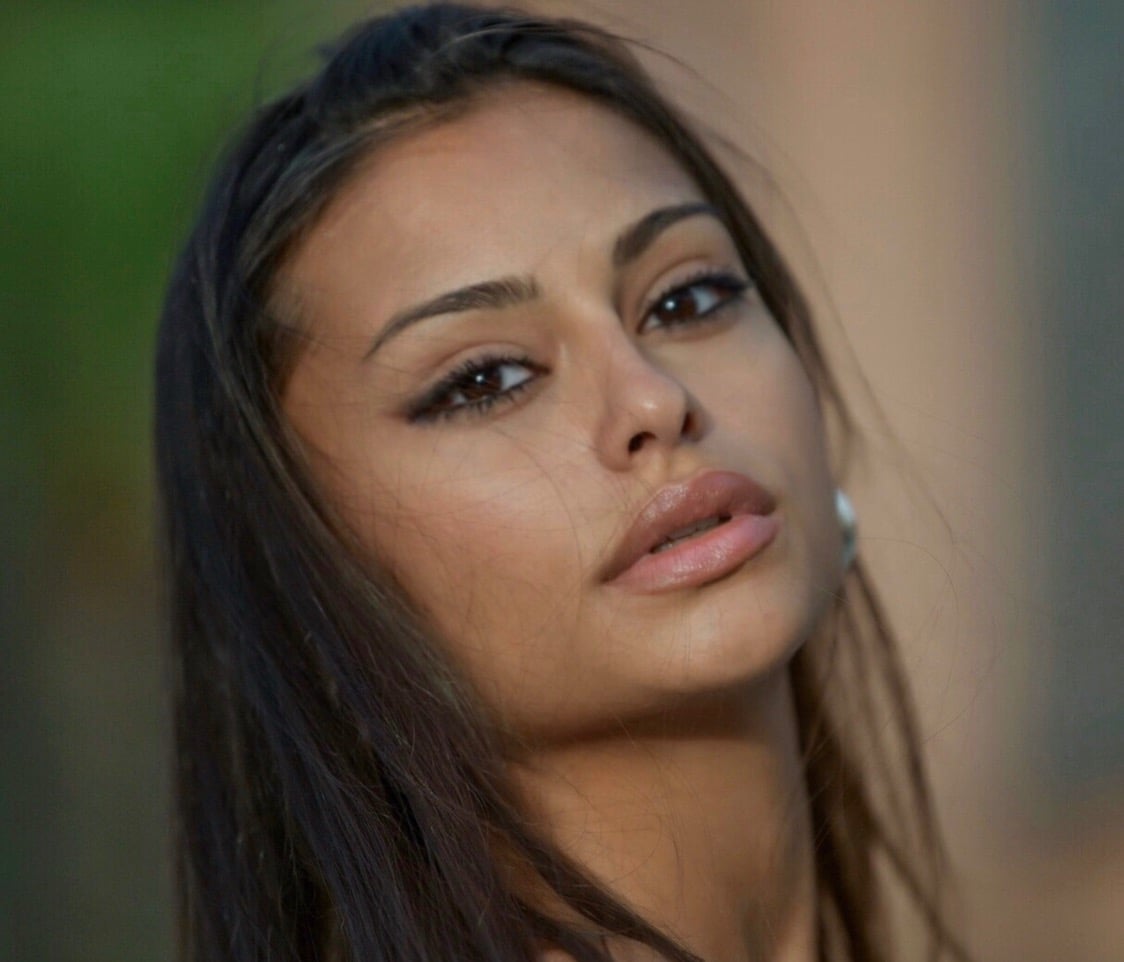 Naomi Moschitta nude 5