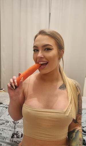 Natalie Wayne nude 4