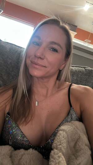 Naughty Bonnie nude 5