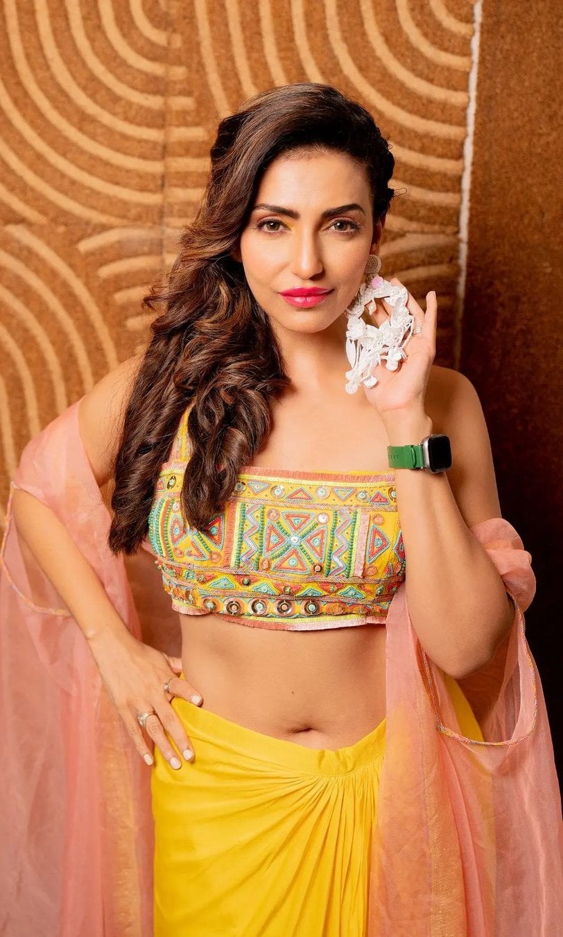 Navina Bole nude 6