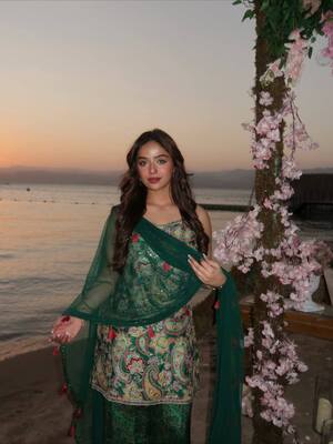 Navyaa Tiwari nude 12