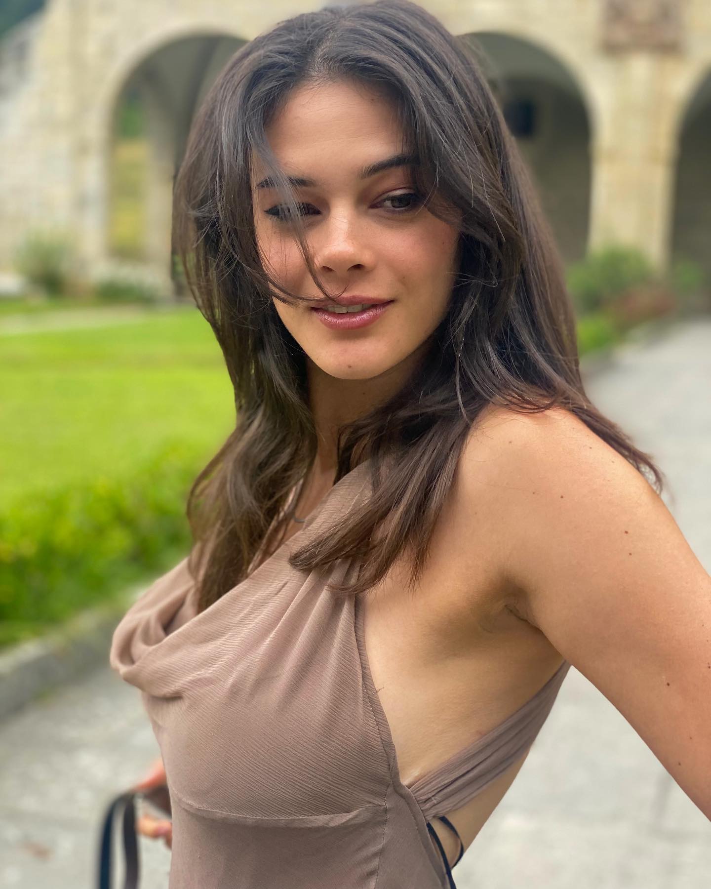 Neva Leoni nude 8