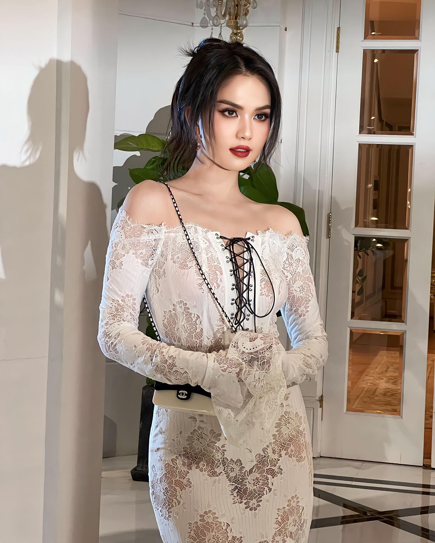 Ngoc Trinh nude 11