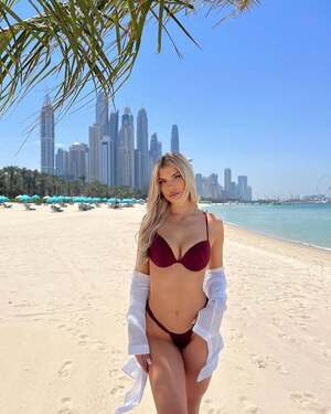 Nicole Dobrikov nude 4