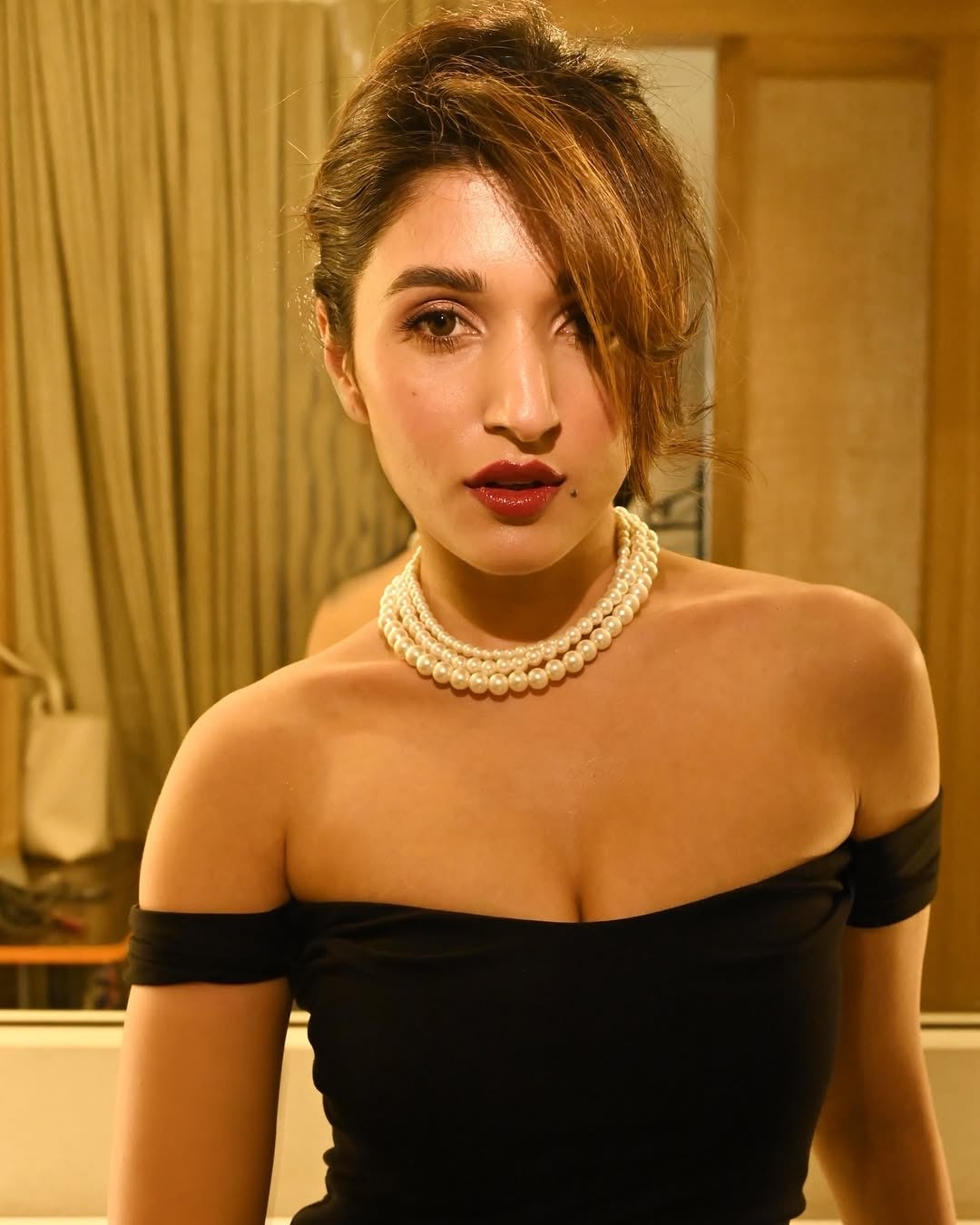Nidhi Shah nude 11
