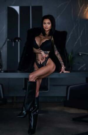 Nika Andreevskih nude 11