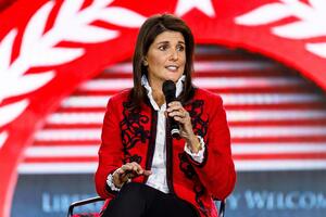 Nikki Haley nude 9