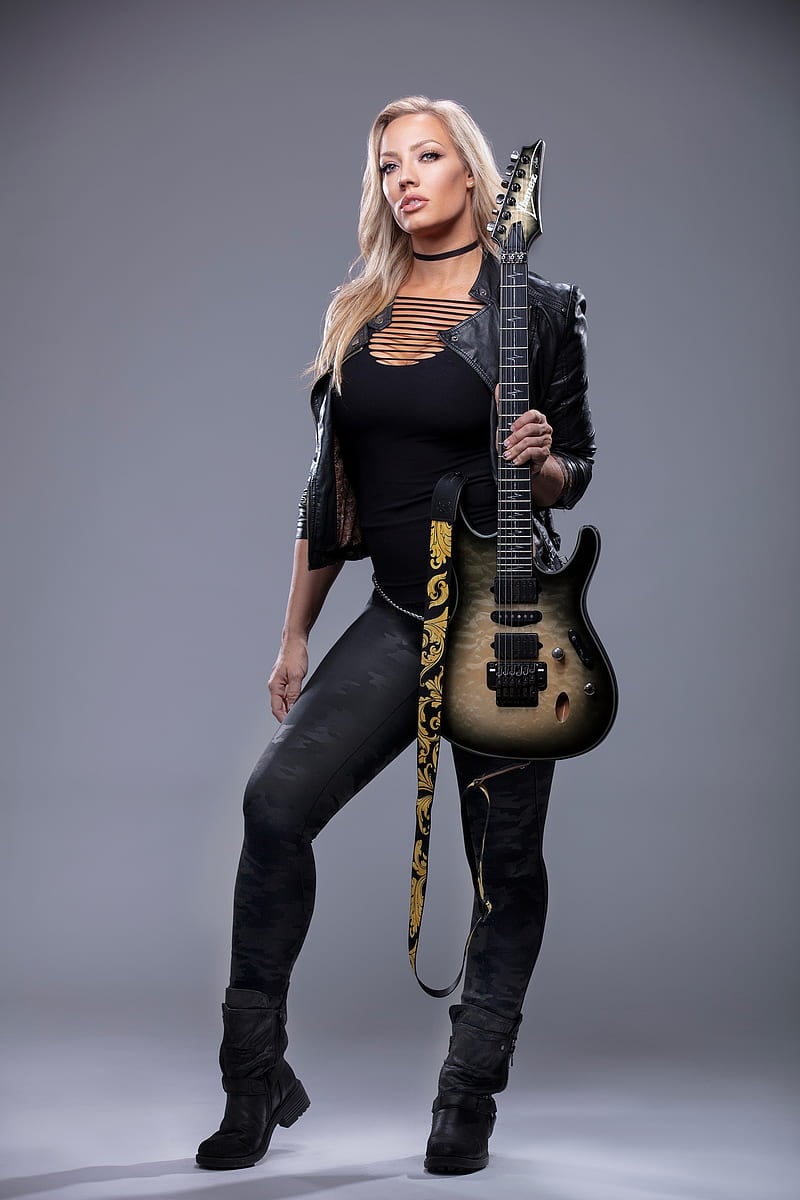 Nita Strauss nude 3