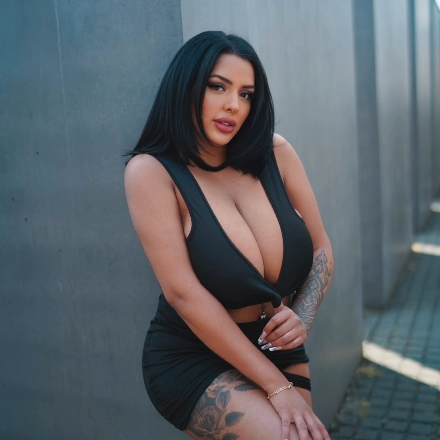 Nivien Kharbeiti nude 7