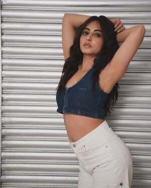 Niyati Fatnani nude 4