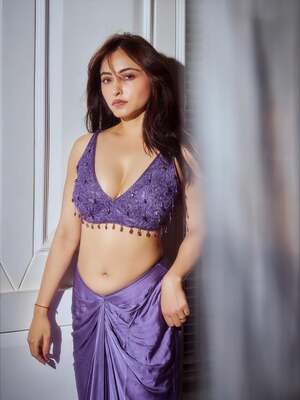 Niyati Fatnani nude 5