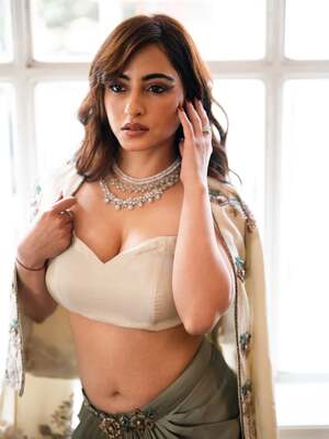Niyati Fatnani nude 8