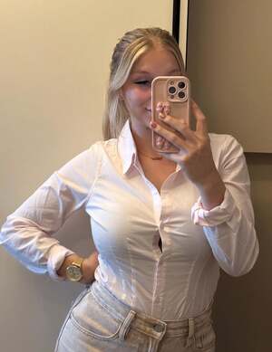 Noa Maes nude 5