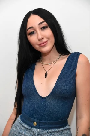 Noah Cyrus nude 11