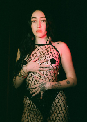 Noah Cyrus nude 2
