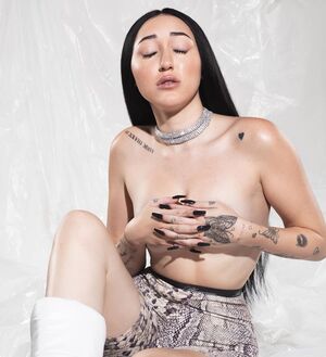 Noah Cyrus nude 6