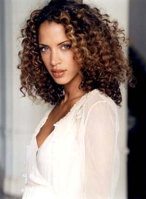 Noemie Lenoir nude 5