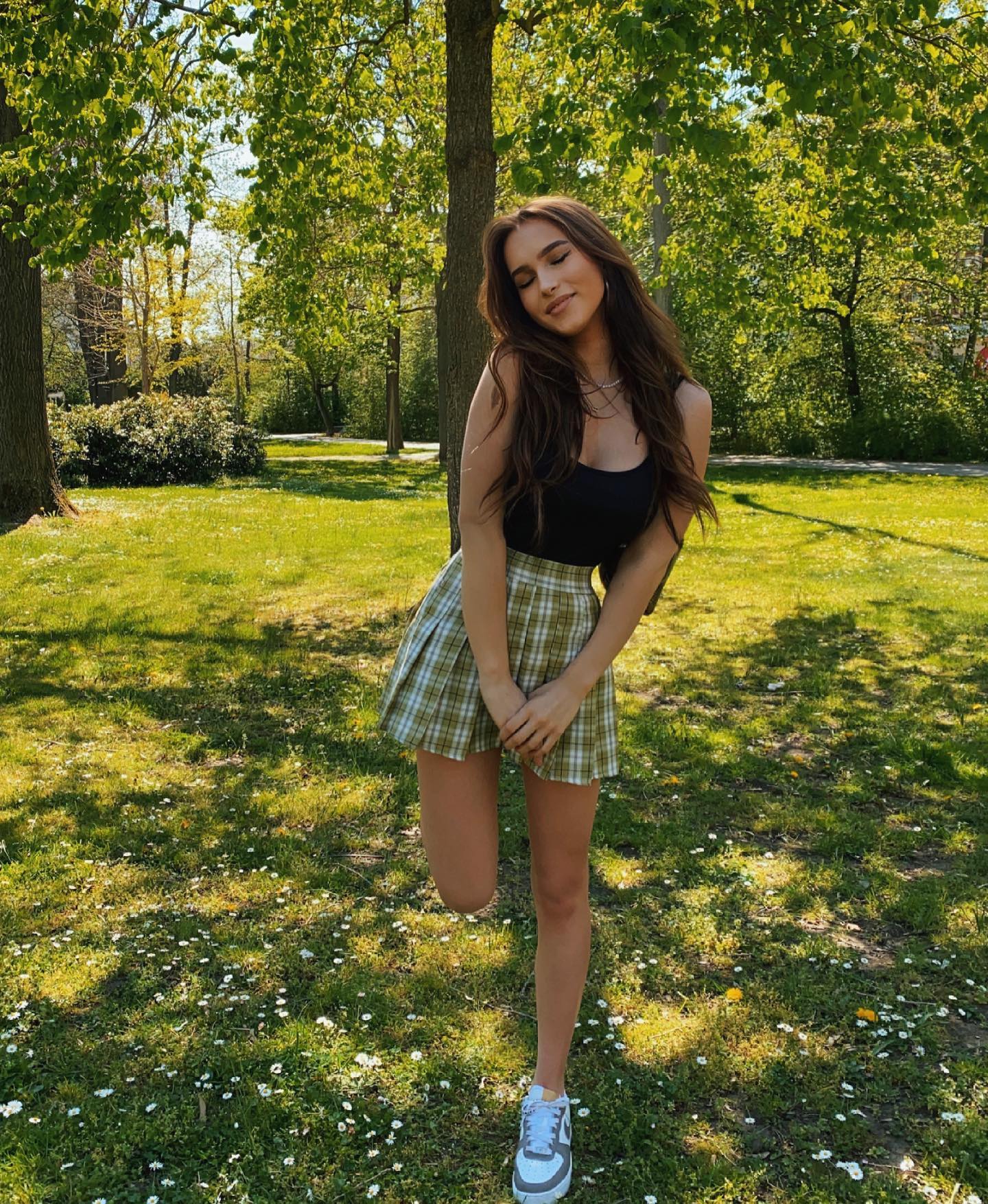 Nona Kanal nude 3