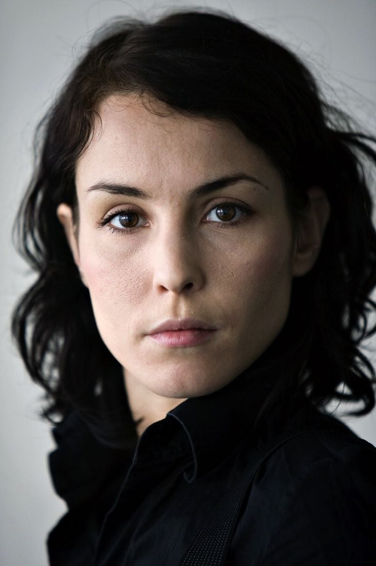Noomi Rapace nude 4
