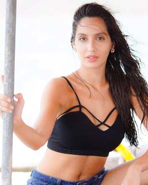 Nora Fatehi nude 6